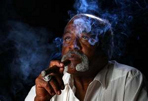 Habana Premium Cigar Shoppe Hosts Luis Tiant Dinner